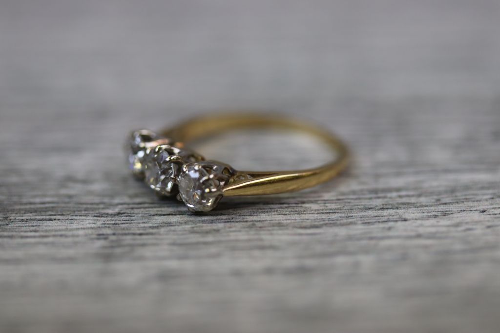 Diamond three stone 18ct yellow gold and platinum set ring, three round brilliant cut diamonds, claw - Image 8 of 20