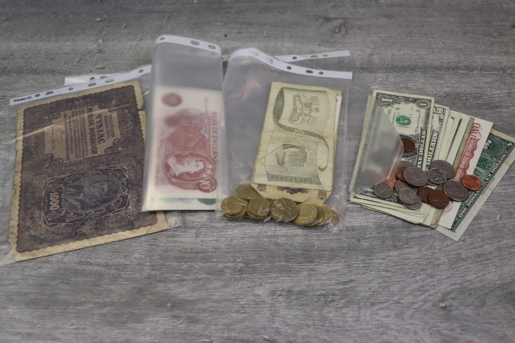 Collection of vintage UK & World coins and Banknotes to include; USA Dollars, Canada Dollars,