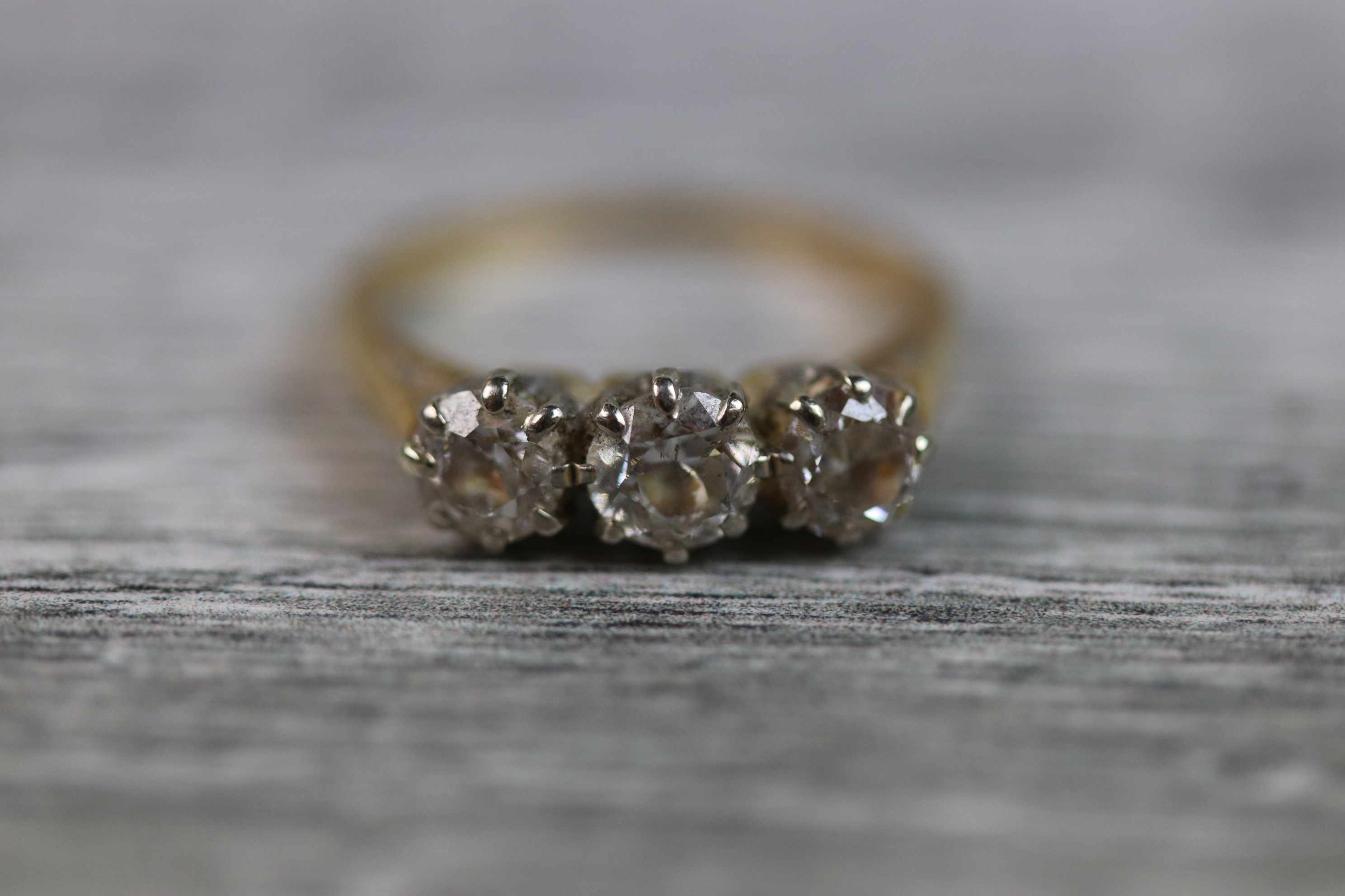 Diamond three stone 18ct yellow gold and platinum set ring, three round brilliant cut diamonds, claw - Image 2 of 20