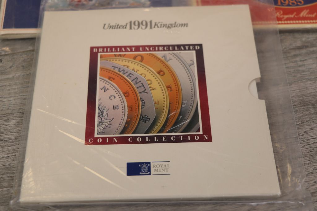 Collection of UK BU coin sets to include Years and Commemorative issues - Image 14 of 15