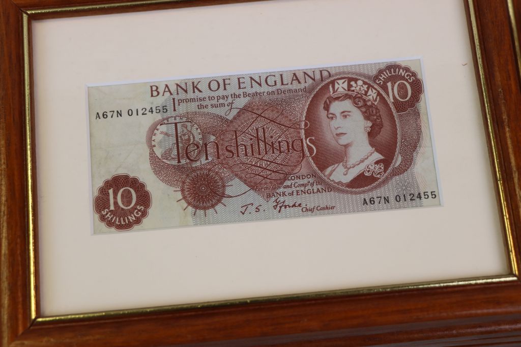 Fifteen framed & glazed vintage UK Banknotes in mostly Uncirculated condition to include; - Image 5 of 16