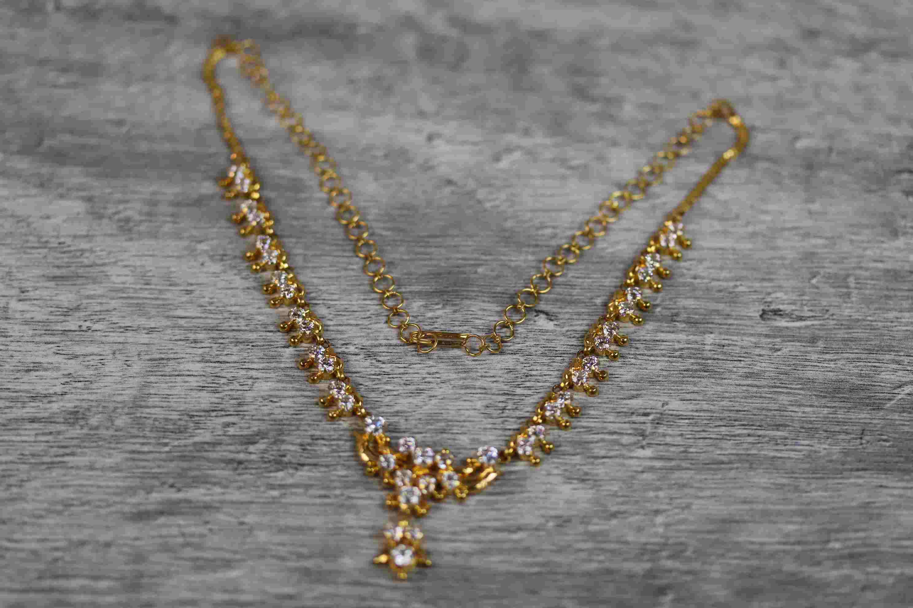 Indian yellow metal CZ fringe necklace, the central motif with suspended CZ cluster pendant drop, - Image 8 of 9