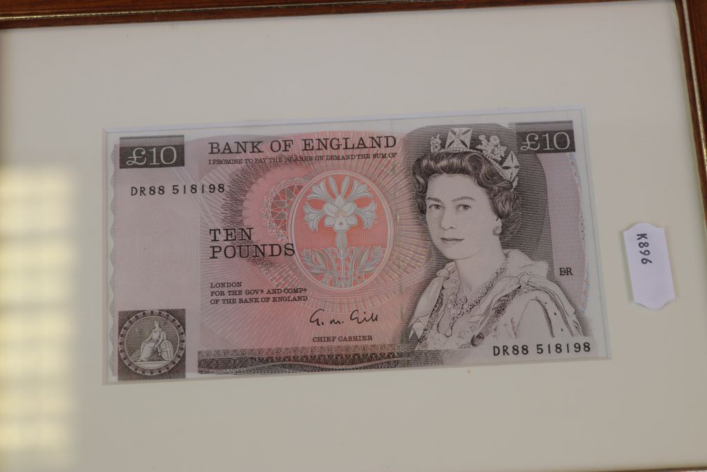 Fifteen framed & glazed vintage UK Banknotes in mostly Uncirculated condition to include; - Image 11 of 16