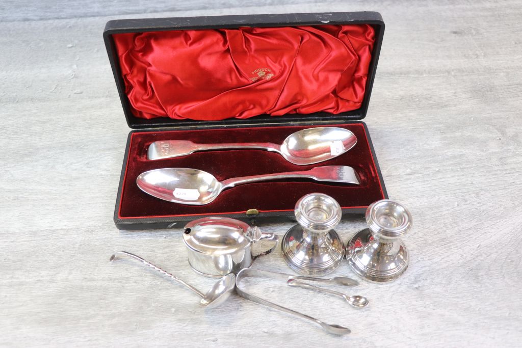 Collection of silver items comprising a pair of George IV silver table spoons, fiddle pattern,