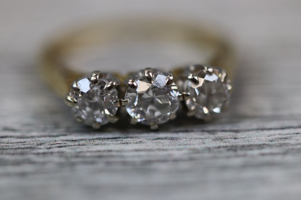 Diamond three stone 18ct yellow gold and platinum set ring, three round brilliant cut diamonds, claw - Image 11 of 20