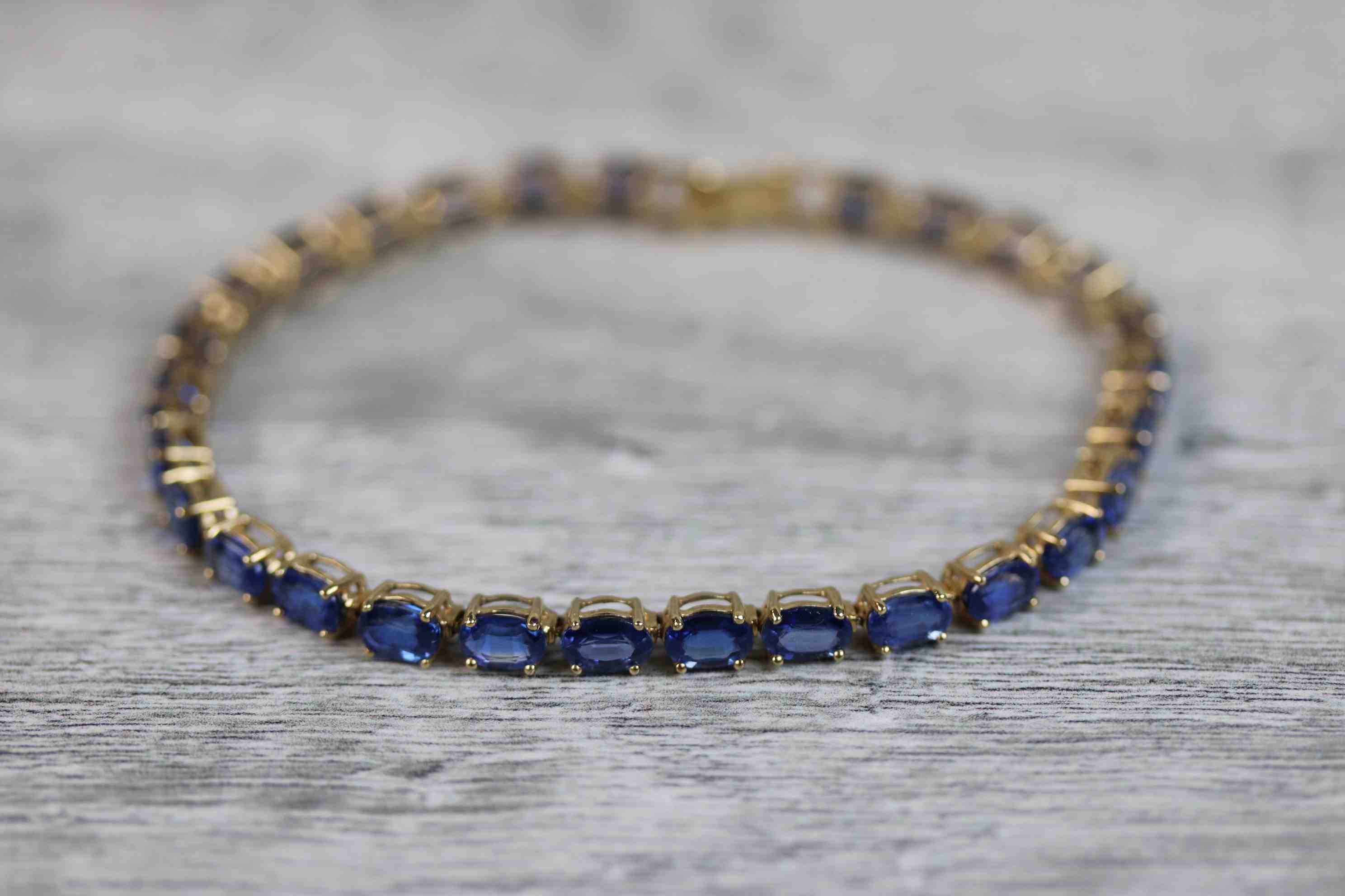 Kyanite 9ct yellow gold line bracelet comprising twenty-eight oval mixed cut kyanite, each kyanite - Image 3 of 8