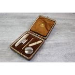 George V Goldsmiths and Silversmiths silver topped manicure set of plain form, hallmarked London