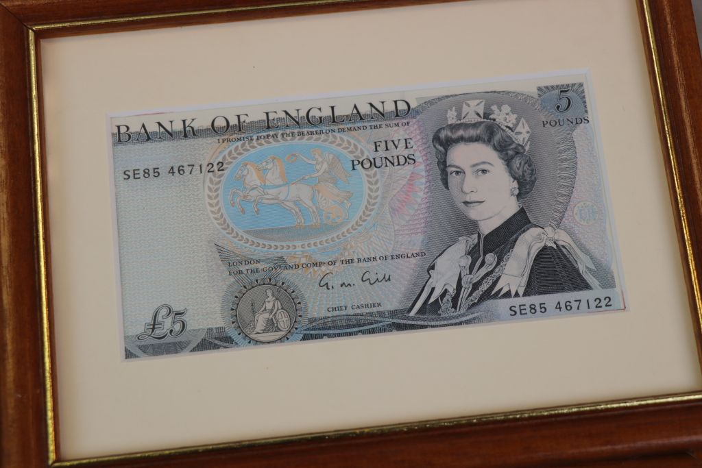 Fifteen framed & glazed vintage UK Banknotes in mostly Uncirculated condition to include; - Image 2 of 16