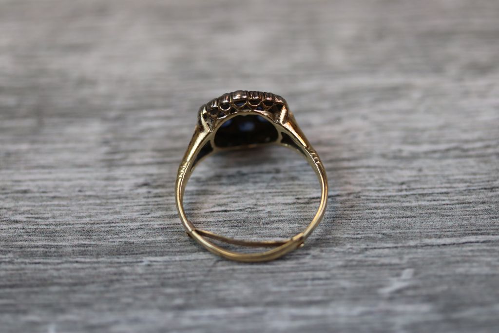 19th century diamond and sapphire yellow gold and silver set flower head cluster ring - Image 6 of 7