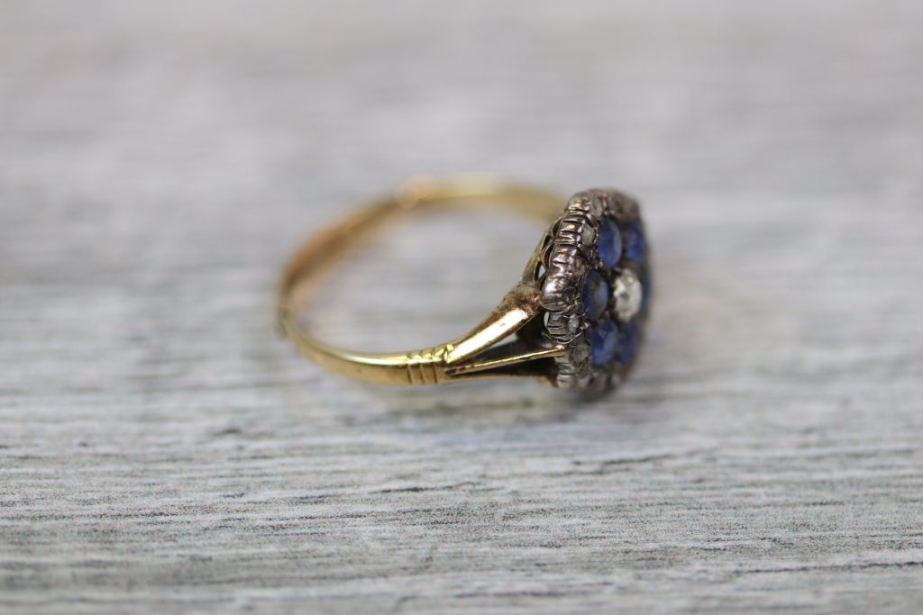 19th century diamond and sapphire yellow gold and silver set flower head cluster ring - Image 4 of 7