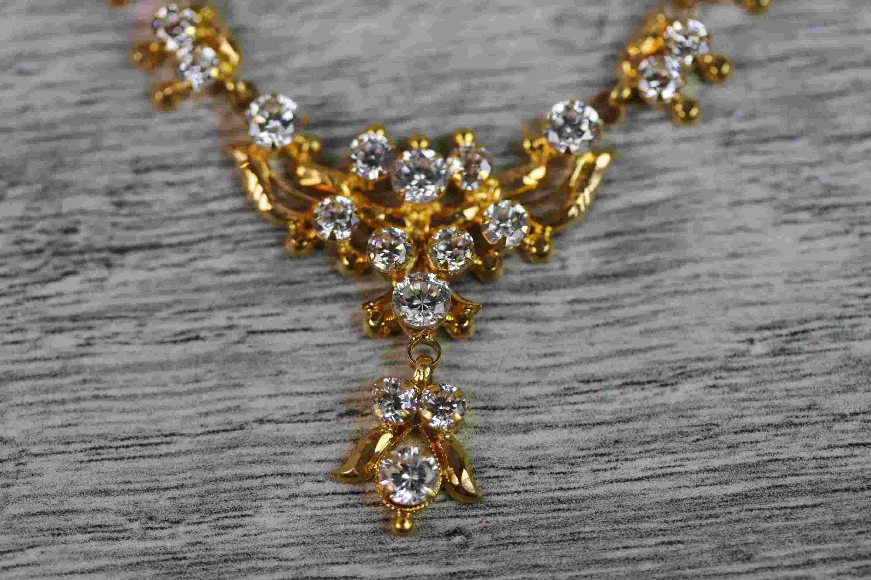 Indian yellow metal CZ fringe necklace, the central motif with suspended CZ cluster pendant drop, - Image 9 of 9