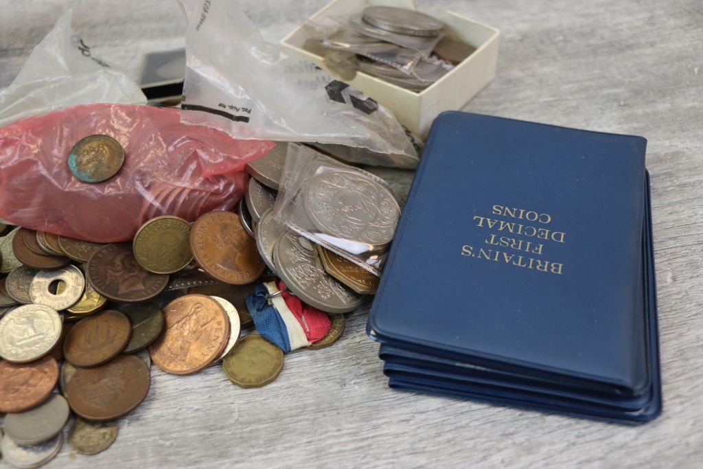 Bag of mixed UK & World coins and Medallion to include Silver plus a small amount of Belgian - Image 5 of 5