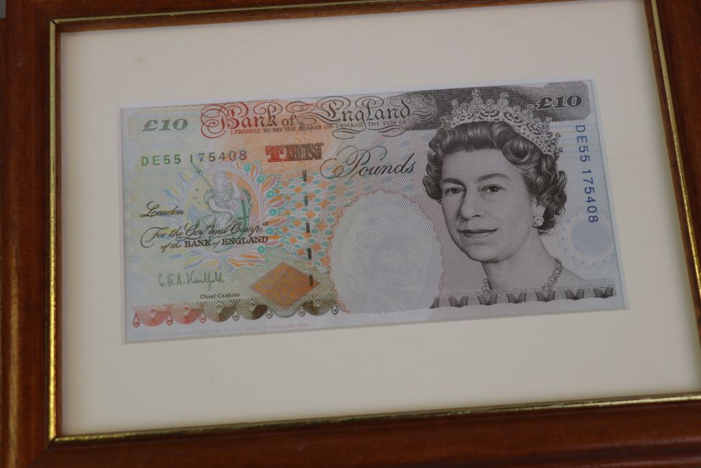 Fifteen framed & glazed vintage UK Banknotes in mostly Uncirculated condition to include; - Image 4 of 16