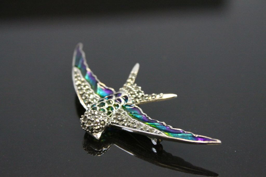 Silver and Enamel Set Brooch in the form of a Swallow - Image 2 of 4