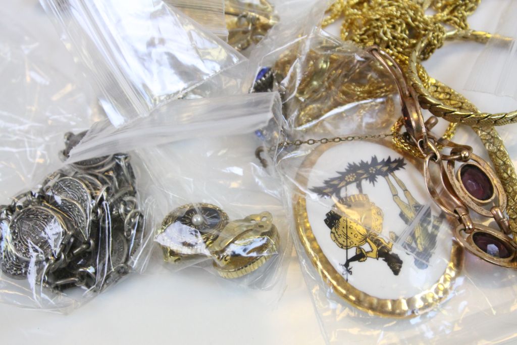 Bag of mixed vintage and modern Costume jewellery and Watches etc to include Silver Ingot pendant, - Image 2 of 8