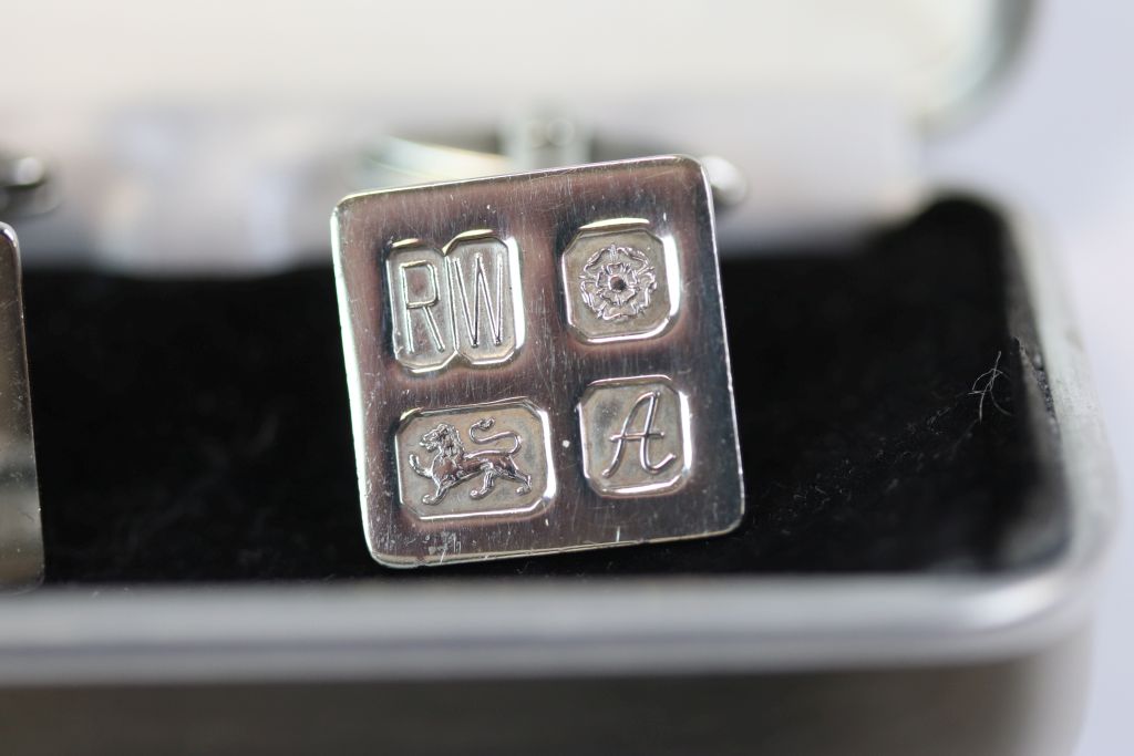 Boxed pair of modern Silver Cufflinks, the Hallmarks being part of the design - Image 3 of 5