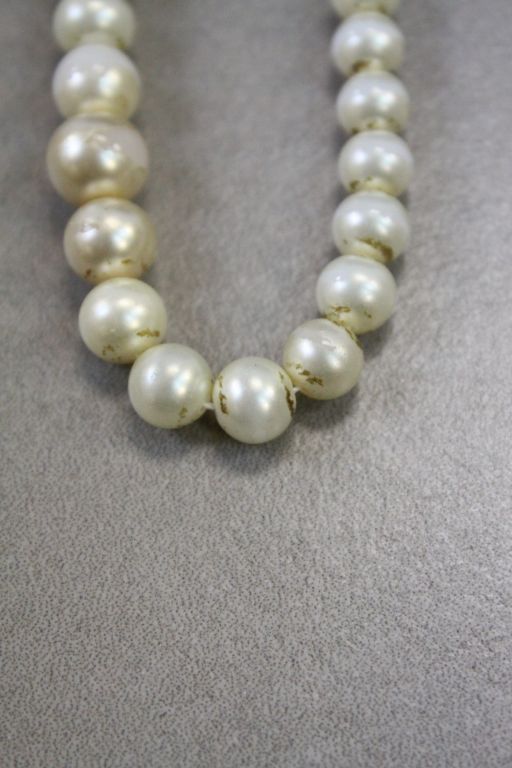 Simulated Pearl necklace with 9ct Gold clasp - Image 2 of 3