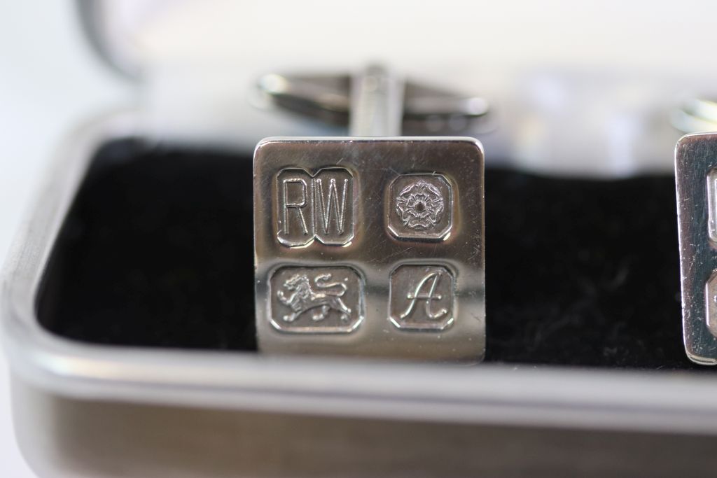 Boxed pair of modern Silver Cufflinks, the Hallmarks being part of the design - Image 4 of 5