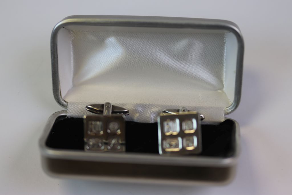 Boxed pair of modern Silver Cufflinks, the Hallmarks being part of the design - Image 2 of 5