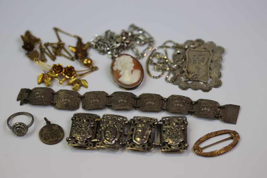 Collection of vintage jewellery to include Silver & Oriental