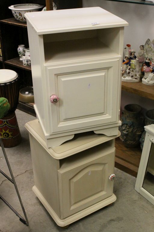 Two White Painted Bedside Cabinets together with a Firescreen and a White Painted Framed Mirror - Image 3 of 3