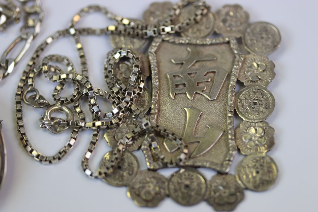 Collection of vintage jewellery to include Silver & Oriental - Image 2 of 7