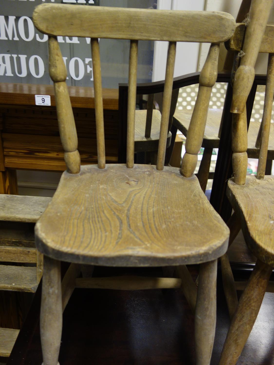 Vintage pine and elm children's nursery chairs, 7 in total, each one with a spoke back, matching set - Image 2 of 2