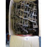 Over 100 pieces of OO-Gauge track, 1 red turn table in a used condition,