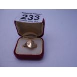 9ct gold Gent's signet ring, 2 grams est 20-40