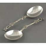 A pair of silver fruit serving spoons Harrison Bros., Sheffield 1908, with cast fruiting vine