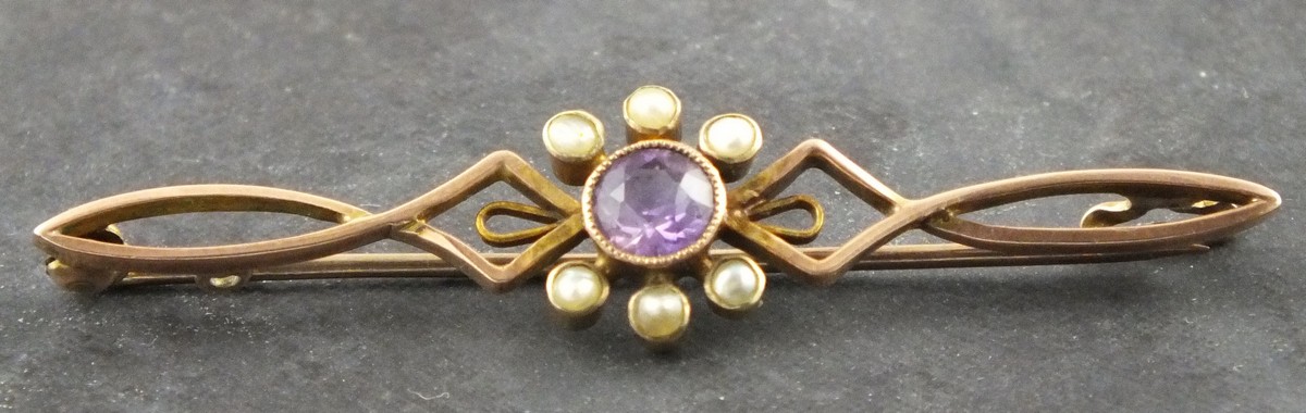 A 9ct gold amethyst and seed pearl pin brooch