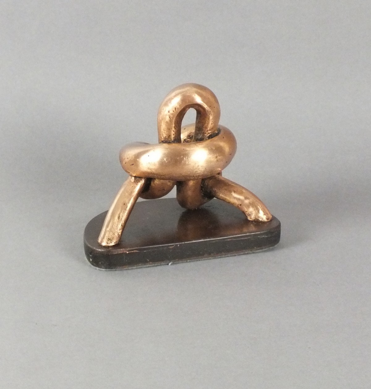 BRONZES Roger DEAN (British b. 1937) Knot No. 3, Bronze on a resin base, 5.5" x 3.5" x 4.75" (14cm x - Image 2 of 2