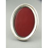 A oval silver photograph frame, Birmingham 1913, Henry Clifford Davis, 9.5" x 7" (24cm x 18cm)