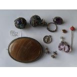 A bag of silver and other jewellery items