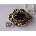 Vintage oval cabochon garnet & pearl 9ct brooch 5cm wide