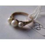 An attractive 9ct pearl ring approx size 'P'