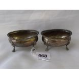 Pair of oval salts on claw feet 3” wide Lon. 1933 80g