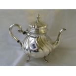 A Tea pot en suite 590g