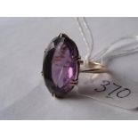 Large oval amethyst gold ring approx size 'L'