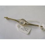 Gold mounted moonstone bar brooch 7g