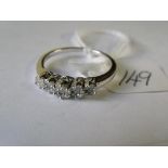 9ct white gold 5 diamond clusters half hoop ring with 0.25pts diamonds as marked to shank approx