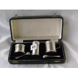Good cylindrical cruet set in fitted box. Birm 1973. By JBC 200g net. One liner missing.