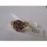 Small antique 9ct mounted pearl & garnet ring approx size 'L'