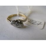 18ct gold diamond three stone twist ring size K