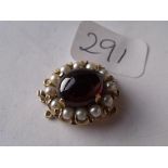 Good cabochon garnet and pearl 9ct clasp 6g inc