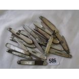 Bag of Victorian and later fruit knives with MOP sides (16) mostly damaged