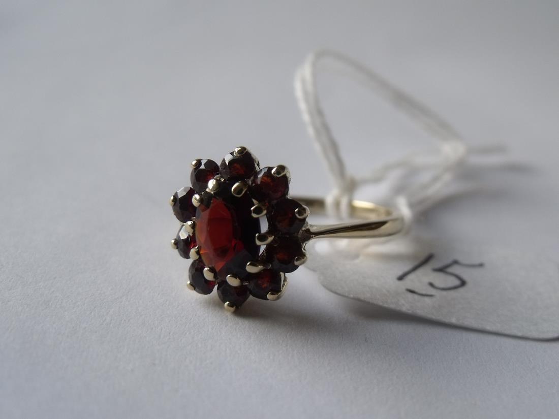 9ct garnet cluster ring approx size 'L'