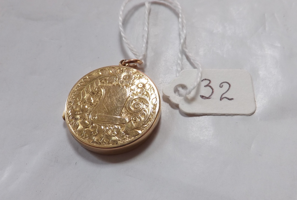 Antique 15ct gold chased circular locket. - Image 2 of 3