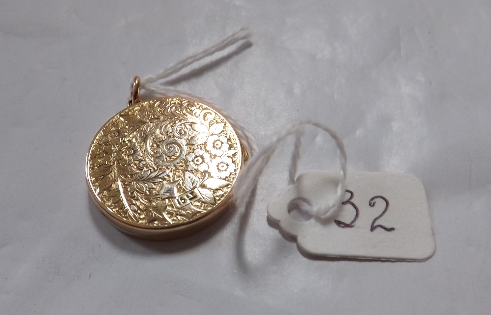 Antique 15ct gold chased circular locket.