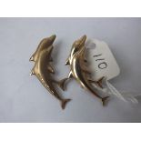 Pair of 9ct Dolphin brooches 1.9g